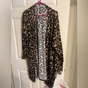 Leopard cardigan. Size XL